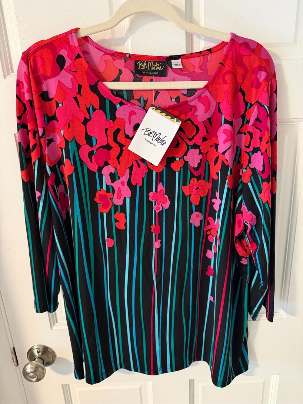 NWT Bob Mackie Wearable Art Floral Stripe
3/4 Sleeve Top Scoop Neck Size 1X